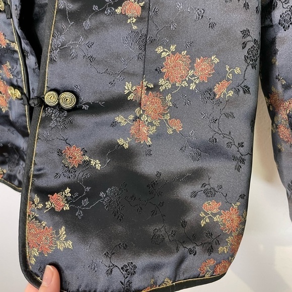 Asian floral satiny jacket - Picture 4 of 10